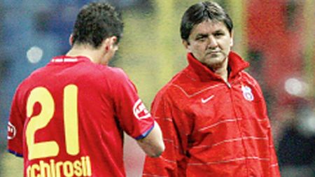 De ce nu renunță Lăcătuș