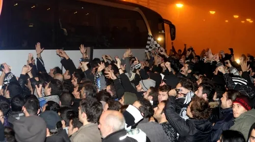 VIDEO** Boloni și Lazăr, EROI în Grecia! Mii de fani au înnebunit la revenirea la Salonic