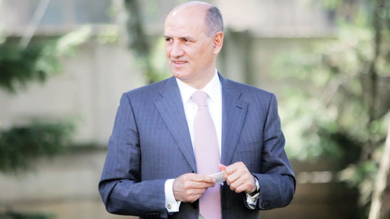 Îi arată cec-ul lui Răzvan: "Am cheltuit aproape 17 milioane! Îl aștept la reunire!"** Copos anunță 3 transferuri și vorbește despre înlocuitorul lui Ciprian Deac