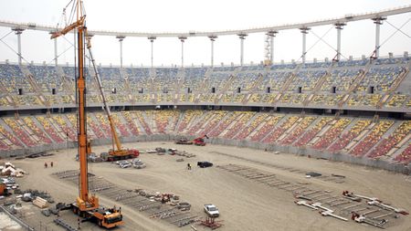 "Să nu uitați macaraua în stadion!" :)