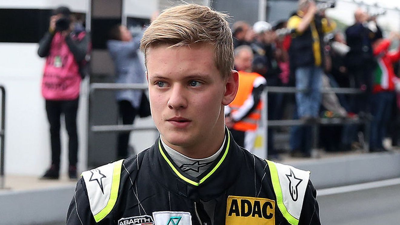 Îi calcă pe urme tatălui său. Mick, fiul lui Michael Schumacher, și "pasul spre Formula 1"
