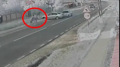 ACCIDENT ȘOCANT în România! VIDEO +18. N-au avut nicio vină și nicio șansă! ZDROBIȚI pe șosea: