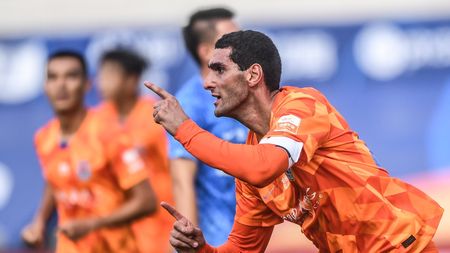 Jose Mourinho face un transfer la care nu se aștepta nimeni: vrea să îl aducă la Tottenham pe Marouane Fellaini, de la Shandong Luneng!