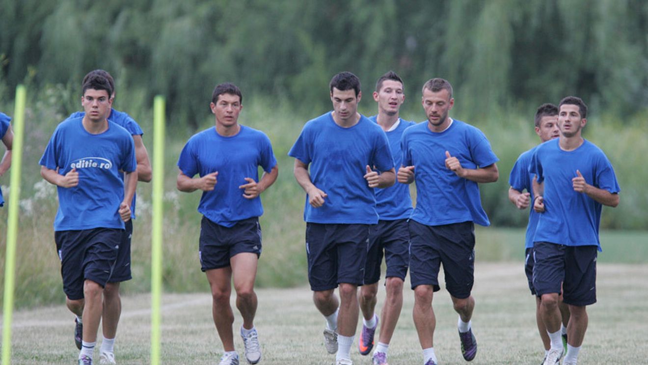 'Săgeți' din Bănie: **"Steliștii spun că ne vor bate așa cum spun că se luptă pentru titlu, deși sunt pe locul șapte!"