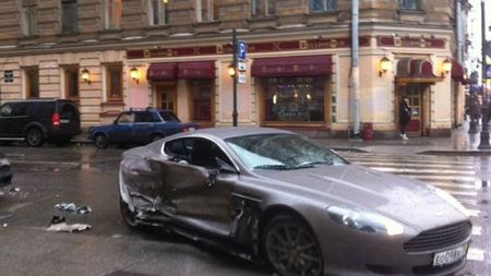 Un junior de la Zenit și-a făcut praf mașina la doar trei zile după ce a cumpărat-o. Reacția clubului: "Nu era beat, minorii nu beau". Jucătorul are 15 ani