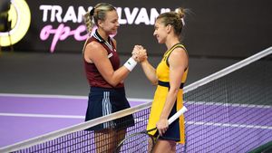 Rivala Simonei Halep are o relație cu un fotbalist din Superliga! Cei doi se iubesc de 3 luni și tânăra a venit special pentru jucător în România | GALERIE FOTO