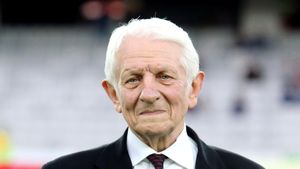 A murit Remus Câmpeanu, unul dintre cele mai mari simboluri ale lui U Cluj! Cum va rămâne veșnic în memoria fanilor: „Uneori ne trebuie așa de puțin să fim fericiți”