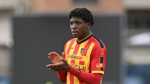 Vor să facă marele transfer chiar înainte de FCSB - Manchester United. Oferta a fost trimisă