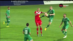 Intrare de K1 a lui Moți! Fundașul lui Ludogoreț l-a lovit pe Nikolic, arbitrul a considerat că fostul stelist simulează