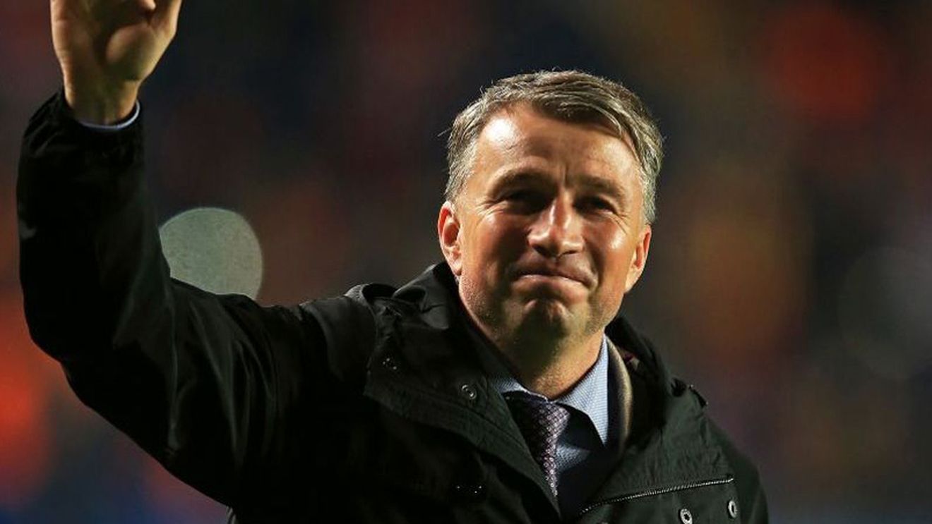 "Dane, lasă-ne puțin, stai liniștit azi". Petrescu nu a stat departe de fotbal nici de sărbători. Antrenorul a pus mâna pe telefon, de Crăciun, și a anunțat conducerea câte transferuri vrea