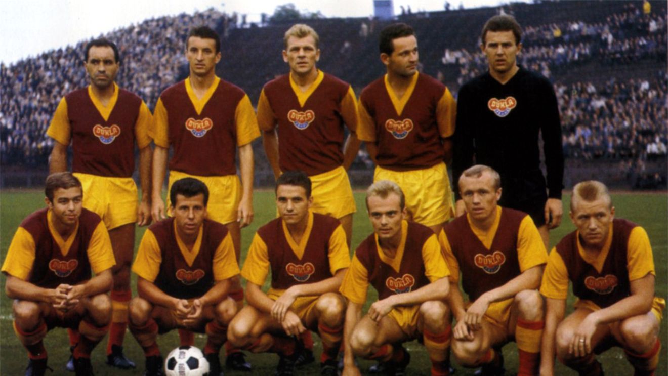 SERIAL | Echipele Armatei, zbuciumul omoloagelor Stelei. Episodul al treilea: Dukla Praga. Condamnată la dispariție, echipa roș-galbenă a renăscut din propria cenușă