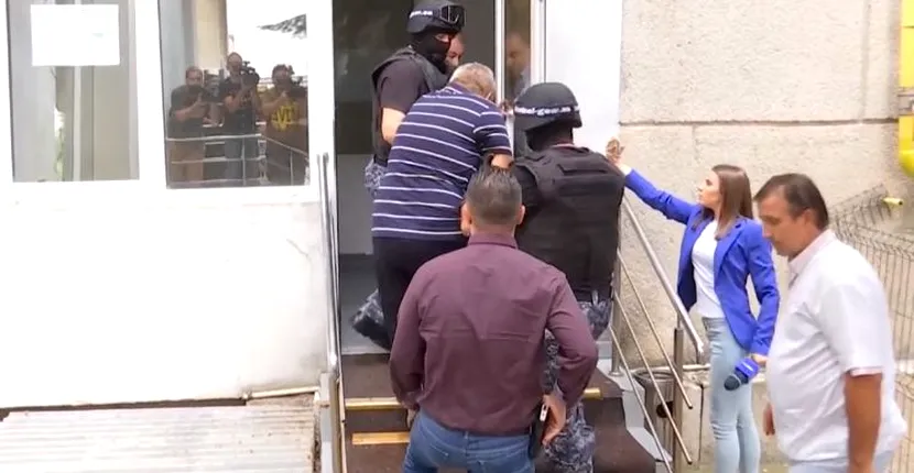 Gheorghe Dincă, huiduit în fața sediului INML! Oamenii au fost la un pas să îl linșeze