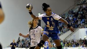 Laurissa Landre, fostul pivot al echipei SCM Craiova, și-a anunțat retragerea din activitate. După două sezoane în Bănie, handbalista a devenit campioană mondială!