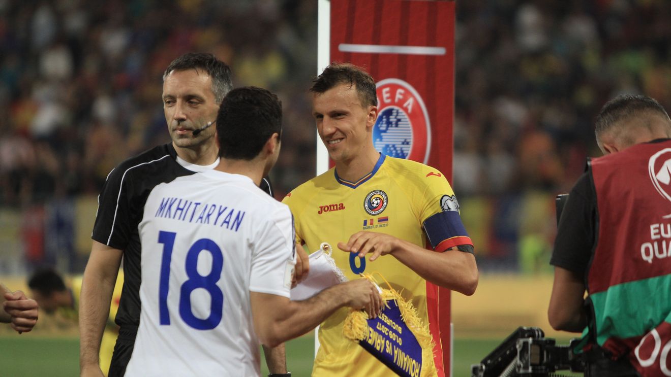 Chiricheș, făcut praf de o fostă glorie a Stelei pentru discursul sincer: "Spune numai prostii! E a patra spiță la roată și se trezește să vorbească". Nici Daum nu a scăpat: "Până spune trei cuvinte la pauză, începe repriza a doua"