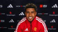 Manchester United a oficializat transferul de 50.000.000 de lire sterline al brazilianului Santos, de la rivala Chelsea