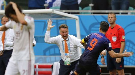 Olanda a dat de pământ cu deținătoarea titlului. Van Gaal: "Nu mă așteptam să marcăm 5 goluri Spaniei"