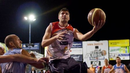 Visul american!** Livrează pizza la Ploiesti, joacă baschet la Miami sub ochii lui LeBron James