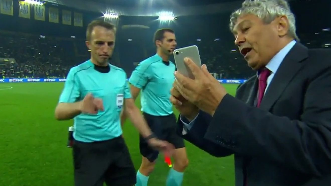 Mircea Lucescu nu s-a putut stăpâni la finalul meciului cu Ucraina! "Il Luce" a pus mâna pe telefon și a mers direct la arbitru.  Ce i-a arătat și care a fost reacția "centralului"