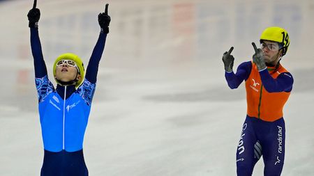 Nu a știut să piardă! Reacție "deocheată" a unui olandez la C.E. de Short-Track. VIDEO - Cum l-au pedepsit organizatorii