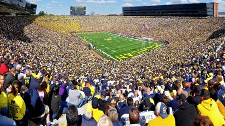 Paradoxul din "Patria democrației". Universitățile din SUA raportează încasări uriașe din activități sportive, însă sportivii lor nu primesc vreun dolar
