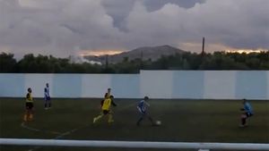 VIDEO HILAR | Unul dintre cele mai amuzante autogoluri înscrise în ultima vreme în fotbalul mondial 