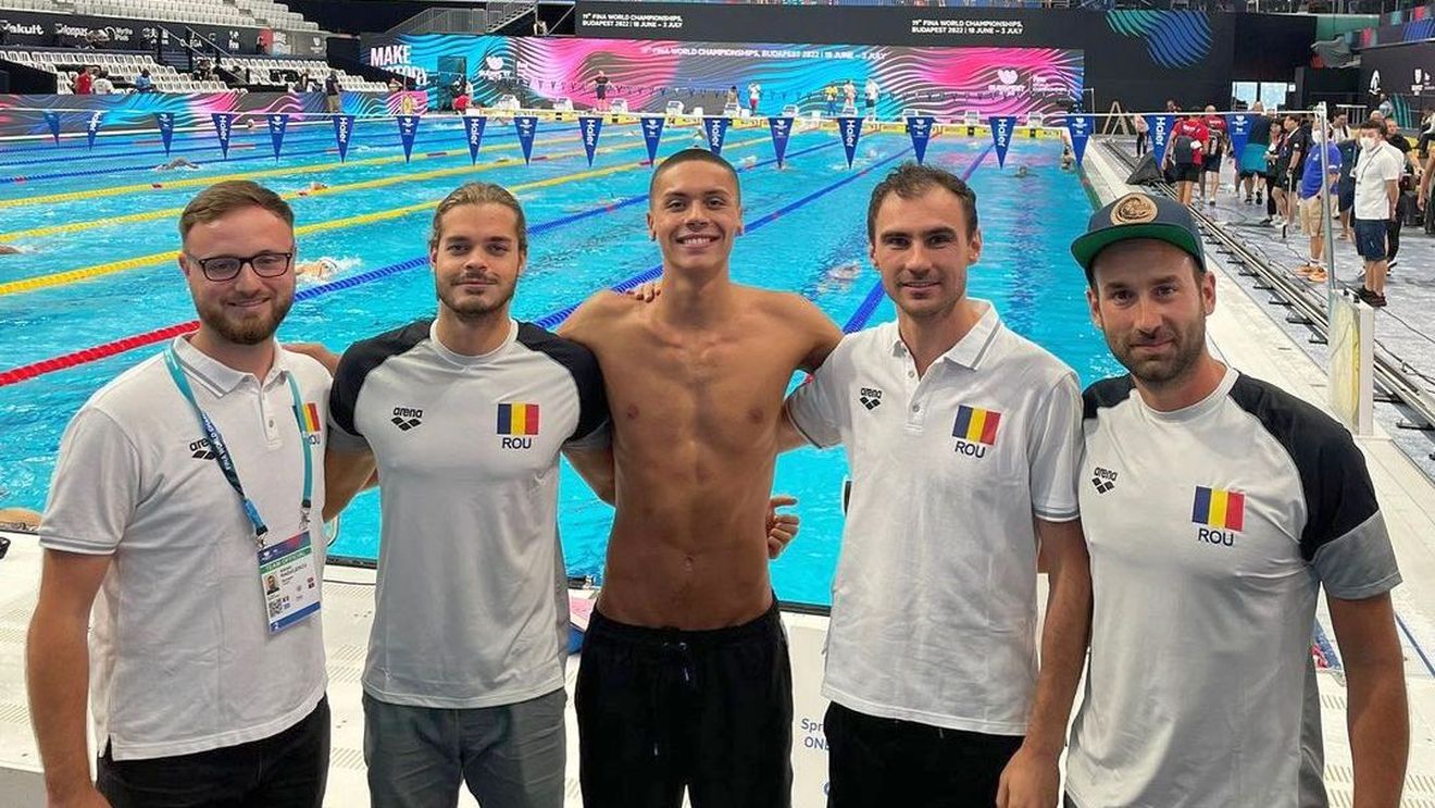 David Popovici, momentul pe care nu-l va uita niciodată! „Îmi era tare rușine să cer o poză cu el”. Robert Glință a acordat primul său autograf fix celui care acum e dublu campion mondial!