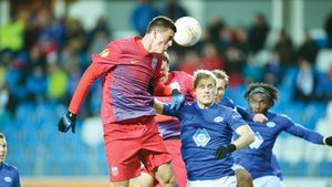 Au dat de greu, au început problemele!** Situație incredibilă la Steaua: un jucător e 'tocat' mărunt! Managerul Stelei nu suportă să-l vadă la TV! Cum a reacționat Reghe