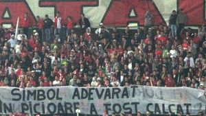 Vezi aici mesajul prin care "câinii" i-au umilit pe steliști