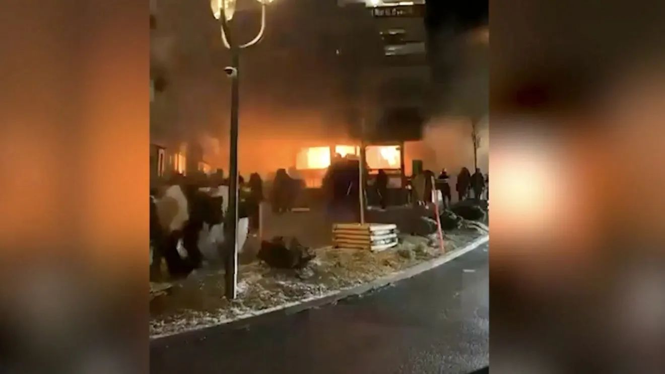 Informații noi despre tragedia din Elveția: naționalitățile victimelor sunt ținute la secret momentan, iar supraviețuitorii ar putea fi transportați în afara Elveției pentru a fi salvați!