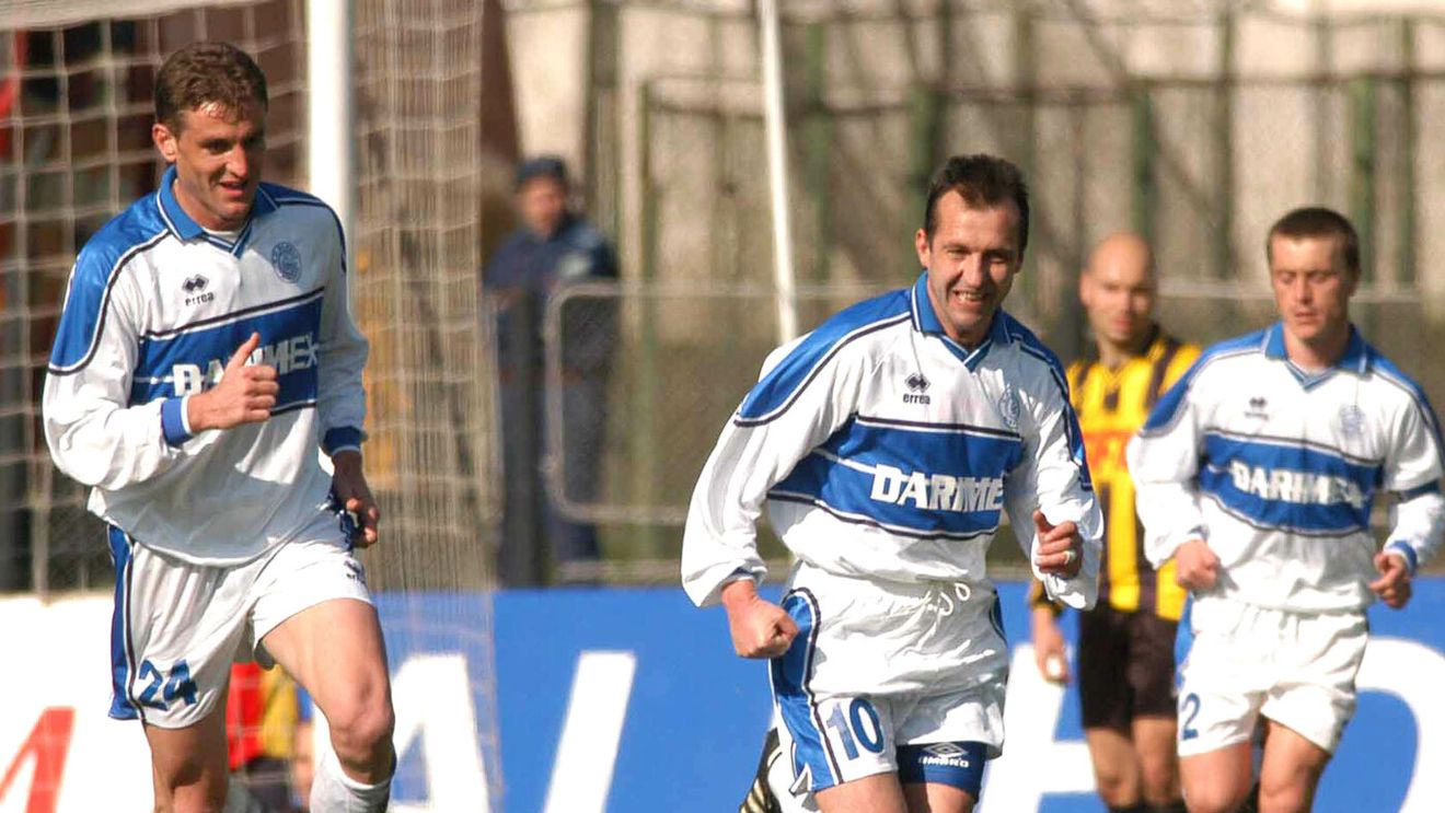 "Eu am fumat şi la pauză. M-am ascuns la toaletă". A jucat la Steaua, Dinamo şi Rapid şi a recunoscut că n-a putut să scape de viciu cât a fost fotbalist