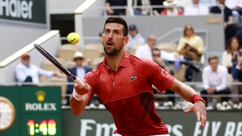 Novak Djokovic, gest necugetat de pe teren față de soția sa, care se afla în lojă, la meciul de la Roland Garros! Într-un moment de furie, sârbul a urlat la nevastă și i-a spus 5 cuvinte foarte dure