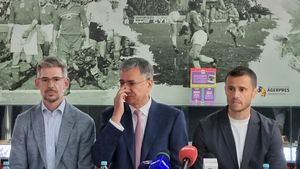 Prima condiție pentru unificarea academiilor la Dinamo. Angajamentul acționarilor Red&White pentru ca toți juniorii să se pregătească în „Ștefan cel Mare”. EXCLUSIV