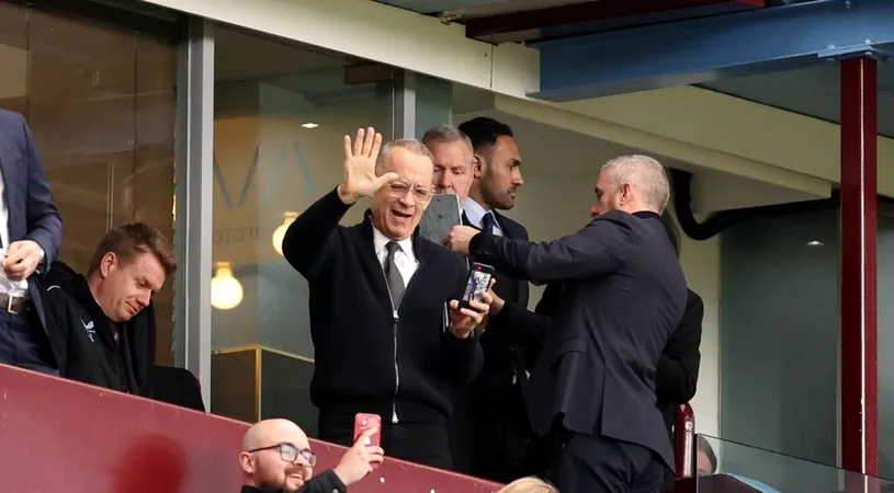 Celebrul actor Tom Hanks, fan înfocat al lui Aston Villa, s-a bucurat ca un copil la meciul cu Arsenal!