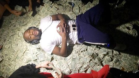 Afaceristul care a plătit 402.000.000 de dolari pentru 1.000 de apartamente în New York distruge zvonurile că ar fi ajuns la sapă de lemn: „Sunt falit, dacă asta înseamnă să ai două avioane private și 100 de clădiri”