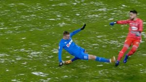 Intrare criminală a lui Ivan Mamut, în Craiova - Sepsi! Cum arată ghetele adversarului, după atacul la care Istvan Kovacs nu a dat nici galben! FOTO & VIDEO