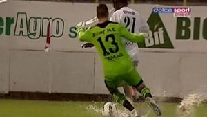 Mizerie cu acte în regulă: ce a "parafat" licența în Liga 1!** VIDEO Imaginile care ne vor pune iar pe harta lumii a treia: fază și ratare de cascadorii râsului