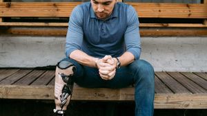 Cutremurător. Și-a tatuat "You'll never walk alone" pe piciorul drept, apoi a plecat în Afganistan. Ce a pățit acolo