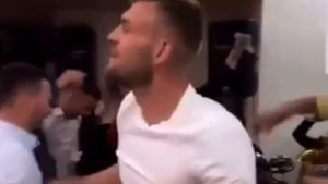 Alexandru Crețu, nuntă cu lăutari în așteptarea transferului la FCSB. „Mă văd mare mafiot!” | VIDEO