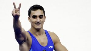 VIDEO Vezi cum arată Drăgulescu 2, a doua săritură inventată de octuplul campion mondial. Drăgulescu 2 e mai valoroasă decât Drăgulescu 1 cu 4 zecimi. "E de zece ori mai grea", spune Marian