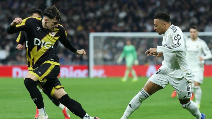 Ratare monumentală! Andrei Rațiu n-a dat gol cu Real Madrid, deși a scăpat singur cu Thibaut Courtois