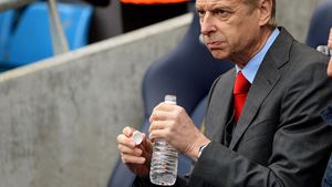 Arsene Wenger solicită schimbarea regulii la ofsaid: "Se dictează uneori pentru câţiva centimetri. De la talie la nas"
