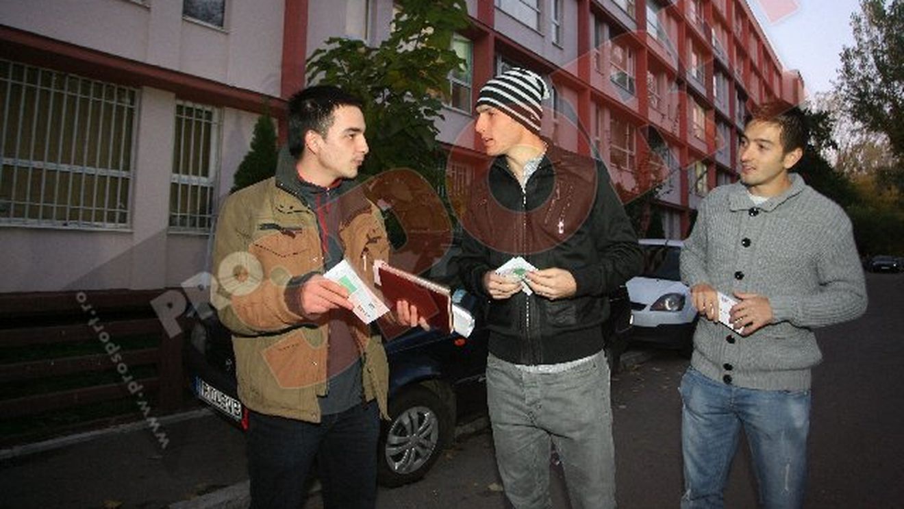 FOTO Studenții au împărțit tichete gratuite în Regie!** Ia biletu' neamule :)