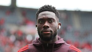 Bayern Munchen nu cedează „șantajului” în cazul lui Alphonso Davies! Hoeness a reacționat cu furie legat de fotbalistul dorit de Real Madrid: „I-am spus foarte clar că vom face asta dacă nu-și prelungește contractul! Bani în plus nu primește!”