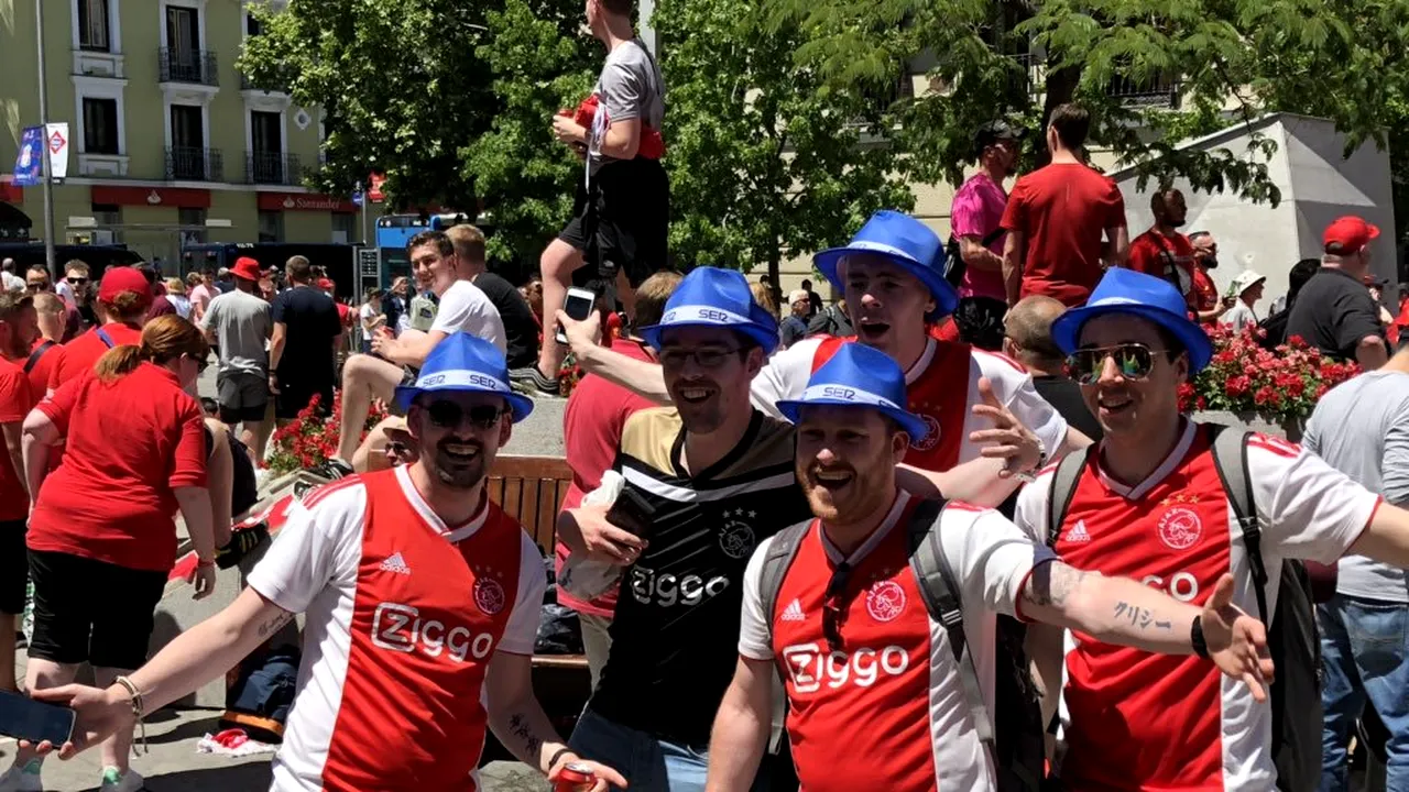 FOTO | Surpriză la Madrid! Un grup de fanii ai lui Ajax va asista la finala dintre Tottenham și Liverpool: 