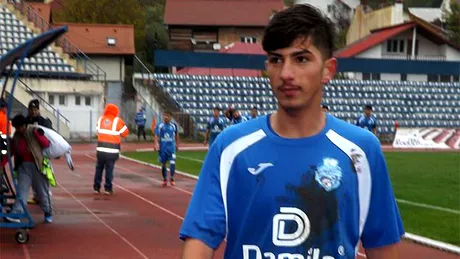 Debut la 16 ani în Liga 2.** Valentin Târș a jucat pentru CSM Râmnicu Vâlcea în meciul cu Luceafărul