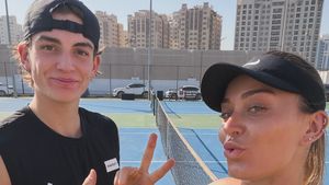 Paula Badosa s-a afișat alături de noul partener de antrenament, iar fanii au rămas surprinși când au aflat cine e bărbatul: „Iubitul surorii ei”. FOTO