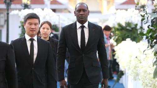 N-a uitat de unde a plecat! FOTO | Emile Heskey s-a dus în Thailanda să-l plângă pe patronul decedat al lui Leicester