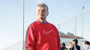 "Sunt stelist,** dar în alb și roșu"