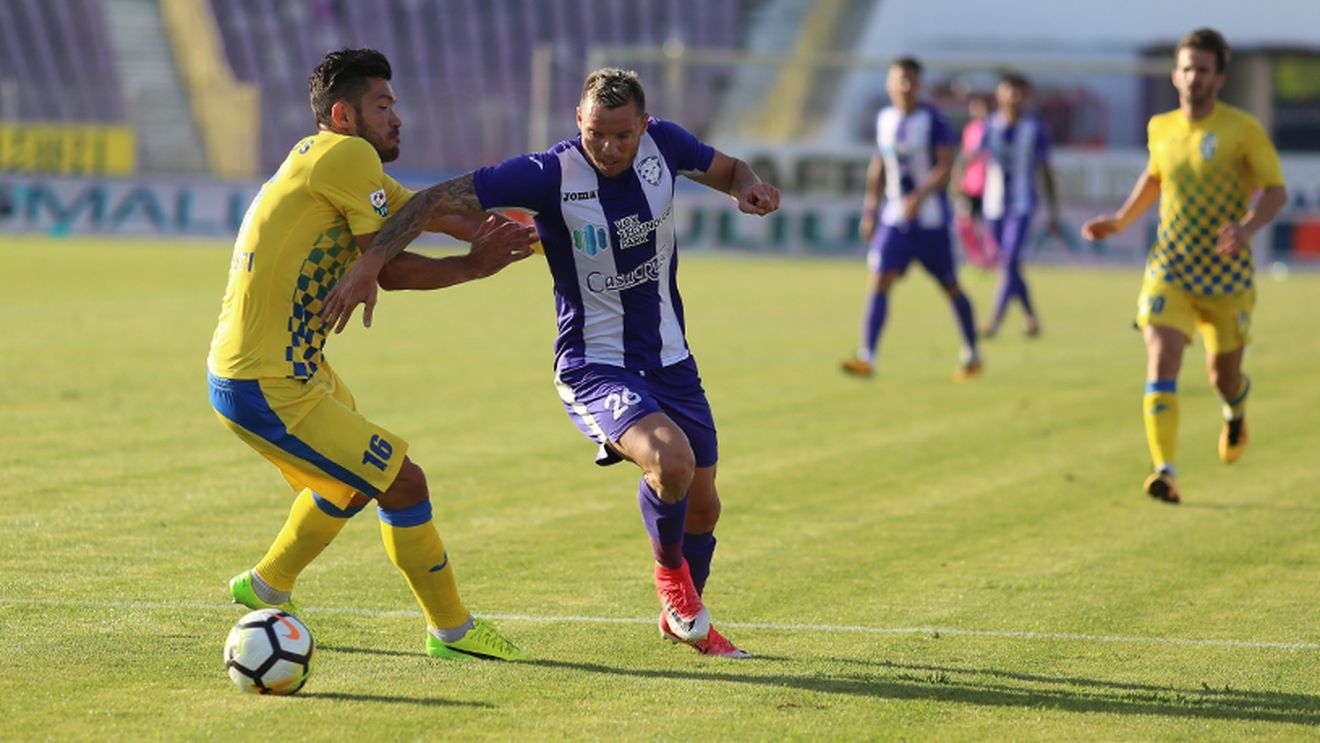 Cu lotul decimat, Adrian Neaga nu-și face griji pentru ACS Poli în meciul cu Juventus: "Mai sunt puncte puse în joc". Gladiatorul din lotul timișorenilor: "Va juca și cu glezna umflată"