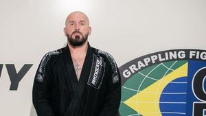 Zmărăndescu, fostul bodyguard al lui Gigi Becali, l-a înjurat pe Dani Oțil în timpul show-ului de la Antena 1: „Am rupt balustrada”